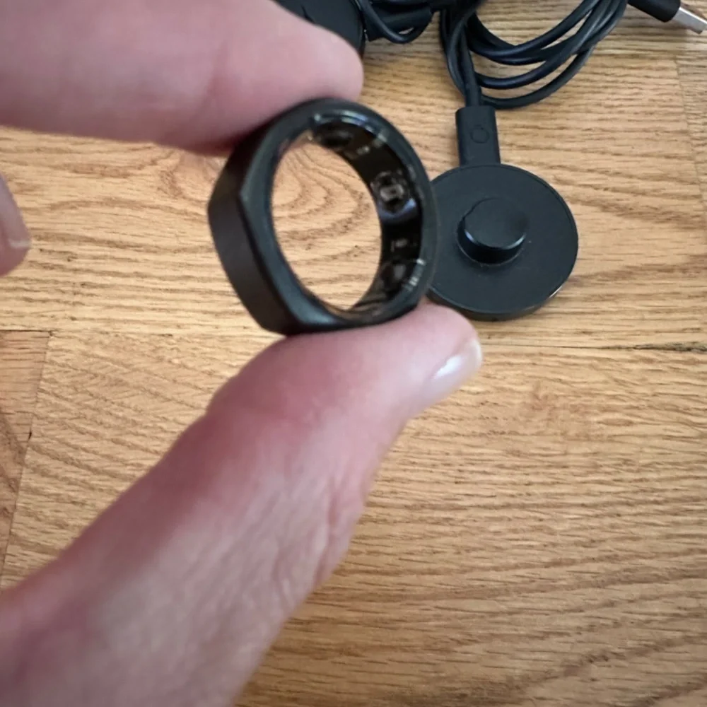 Oura Ring Gen 3 Heritage in Stealth (Size 8) - Picture 4 of 11